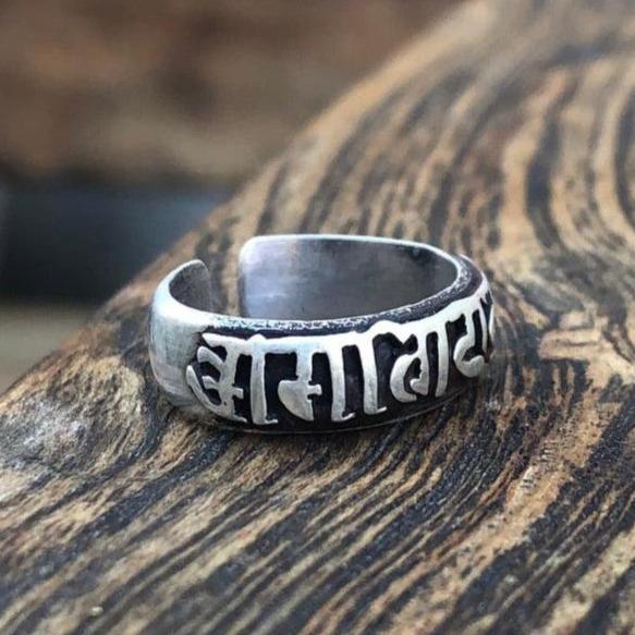 Om mani ring