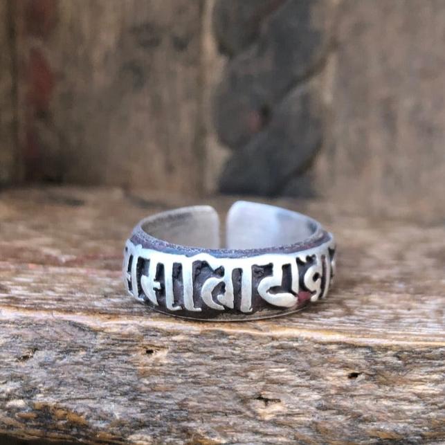Mo Mani Mantra Ring