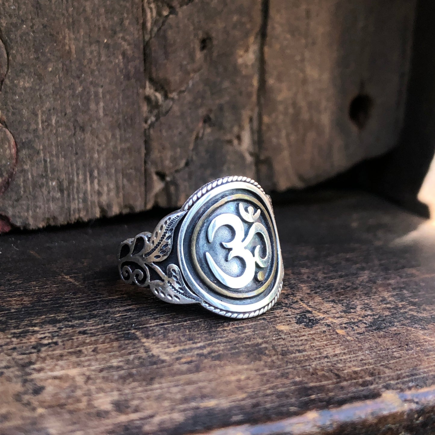 Om ring