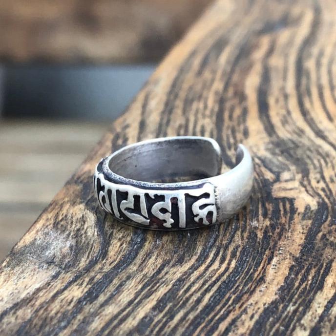 Om Mani mantra ring