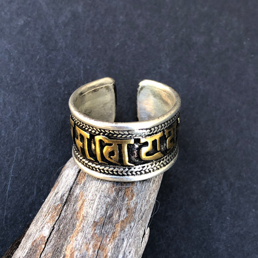 Tibetan Om Mani Mantra Ring