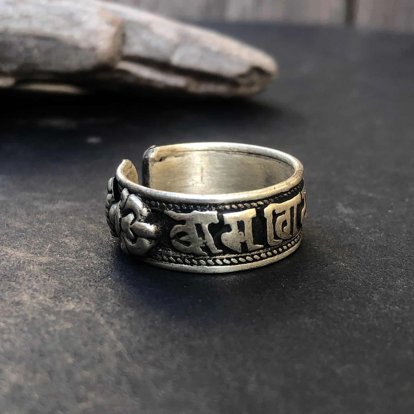 Tibetan Om Mani Mantra Ring - Trendivine