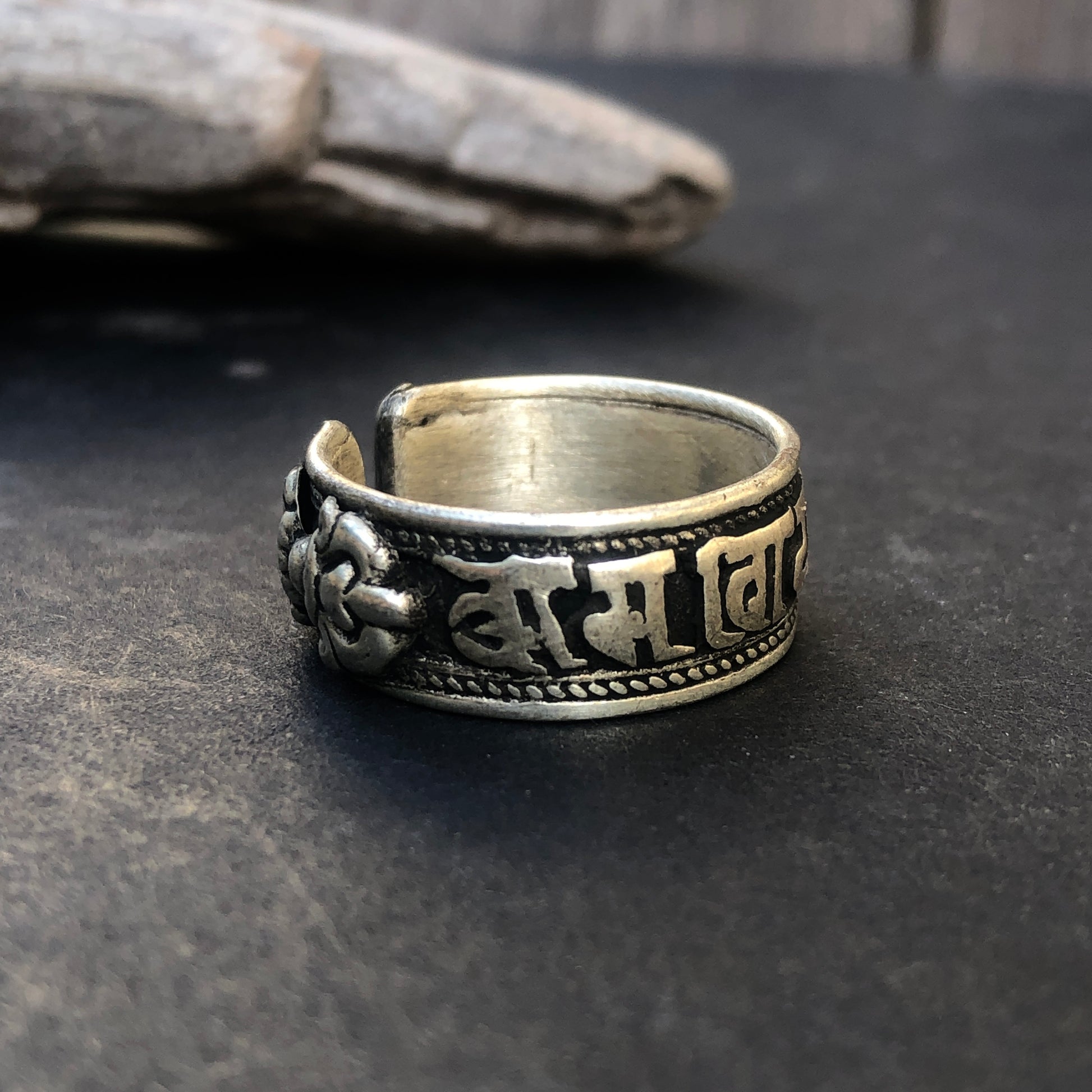 Tibetan Om Mani Mantra Ring - Trendivine