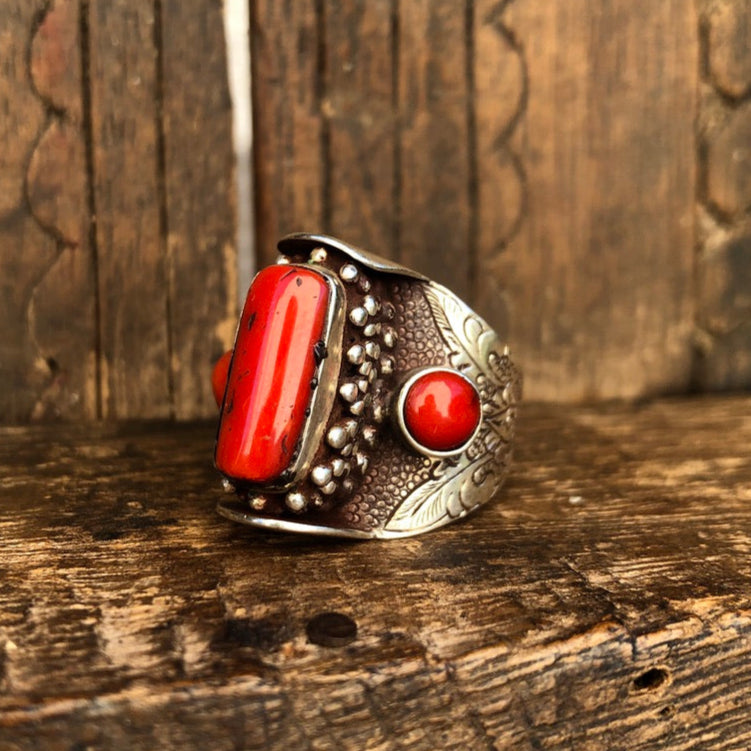 Coral saddle ring 