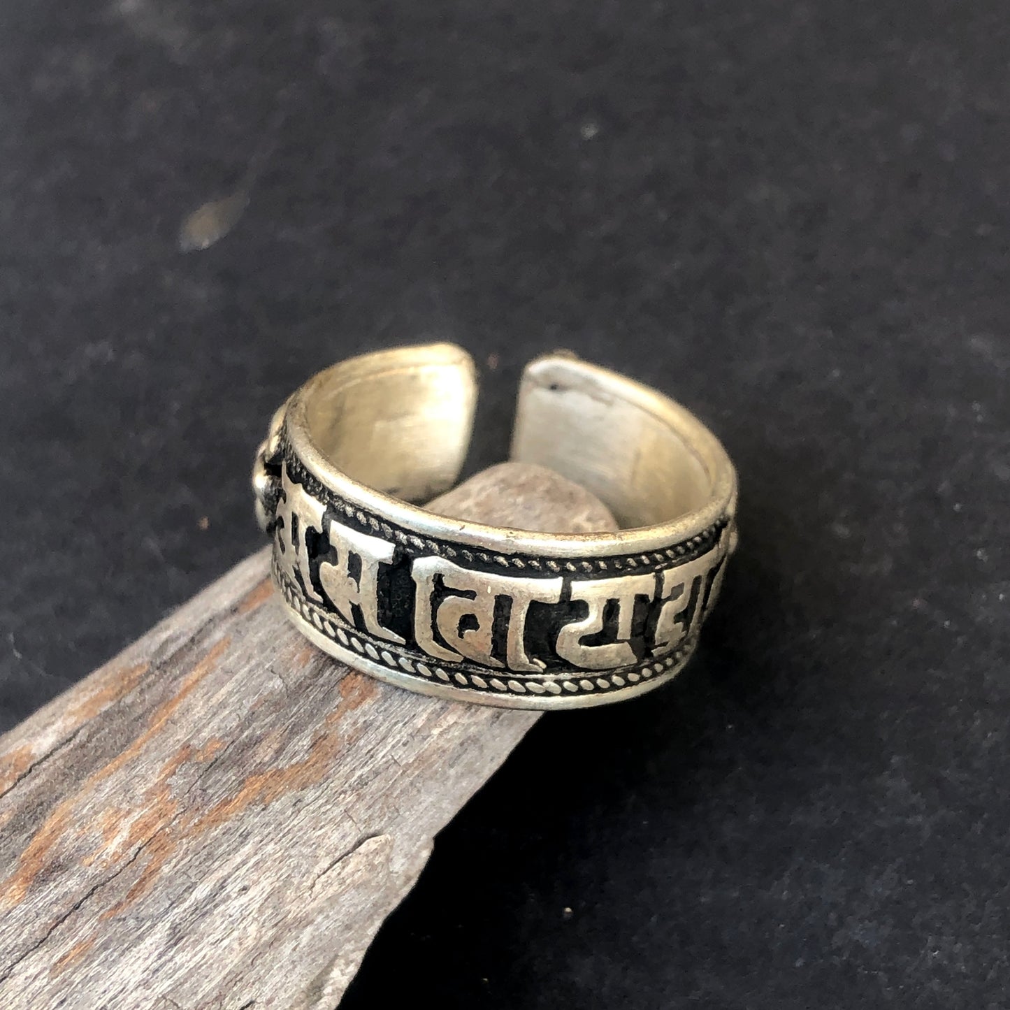 Tibetan Om Mani Mantra Ring - Trendivine