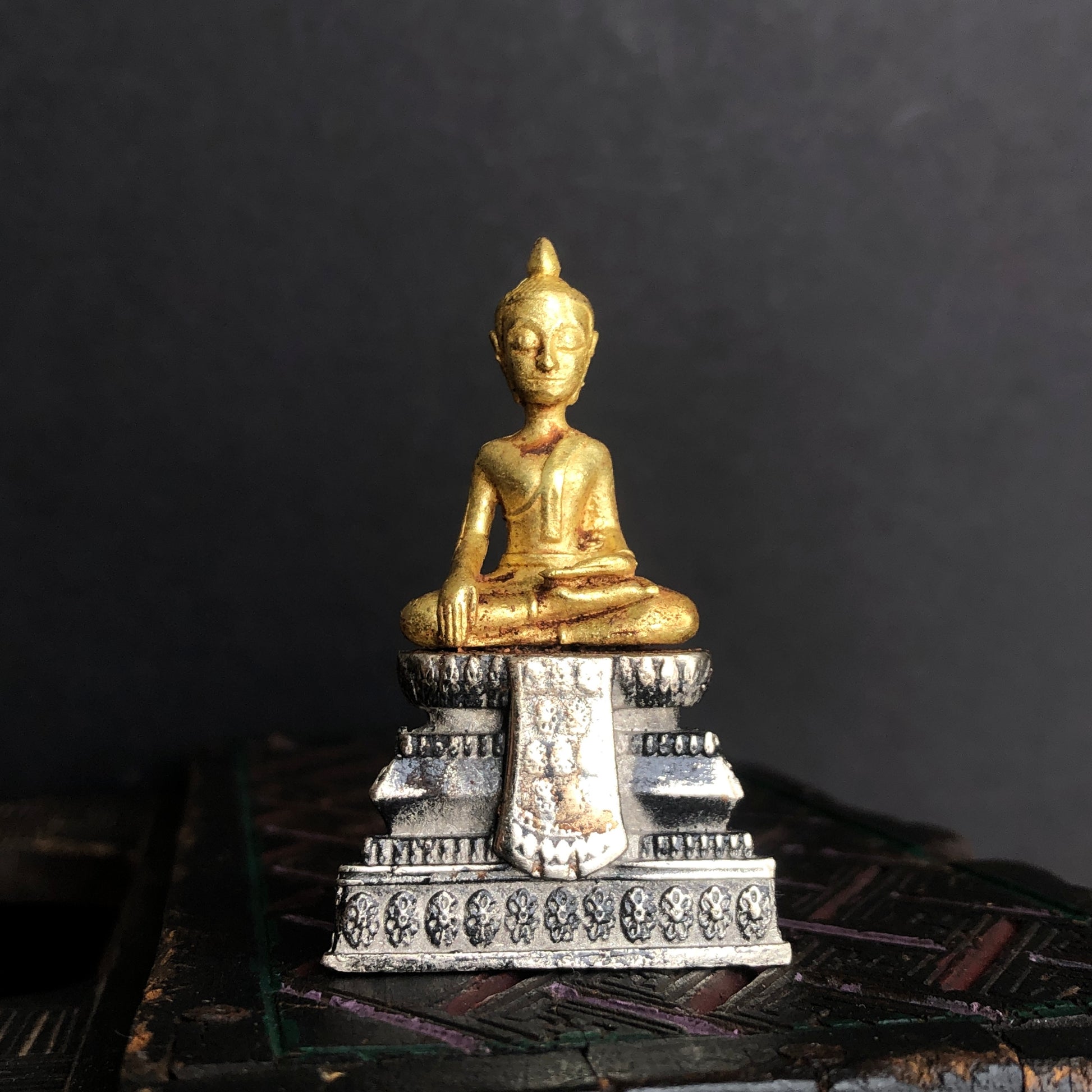 Seated Buddha In Dhyani Mudra Meditation - Trendivine