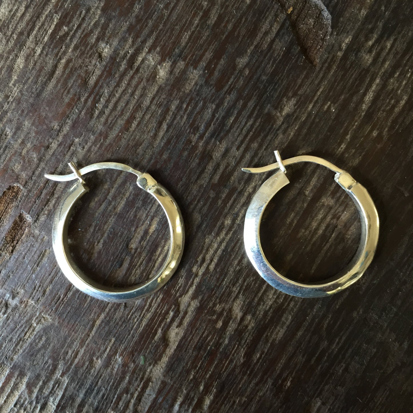 Simple small hoops earrings
