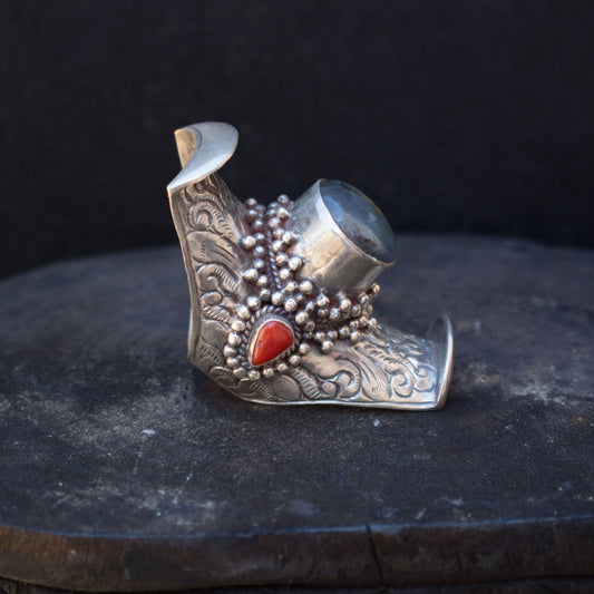 Large Labradorite And Coral Silver Saddle Ring